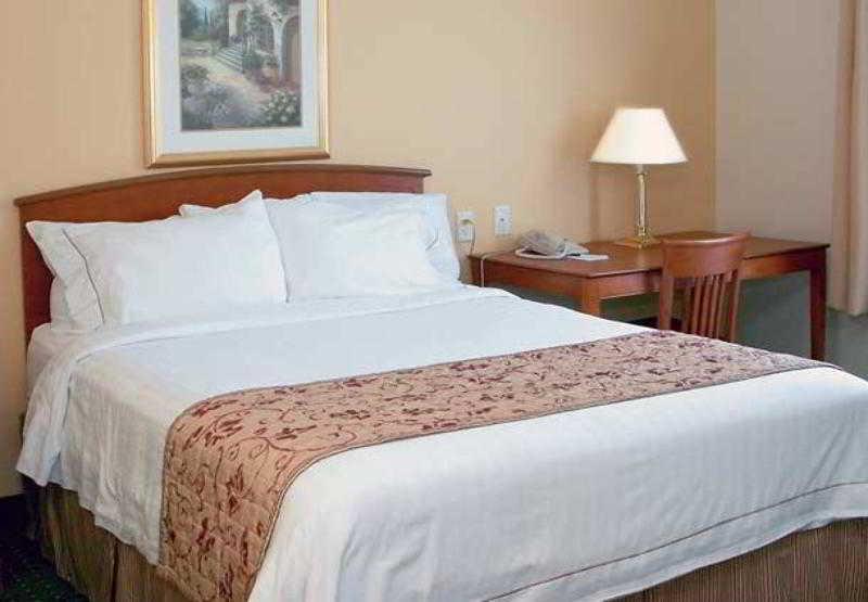 Towneplace Suites Raleigh Cary/Weston Parkway Exteriör bild